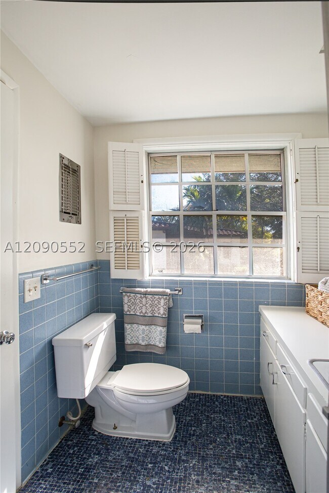 Building Photo - 2805 Segovia St
