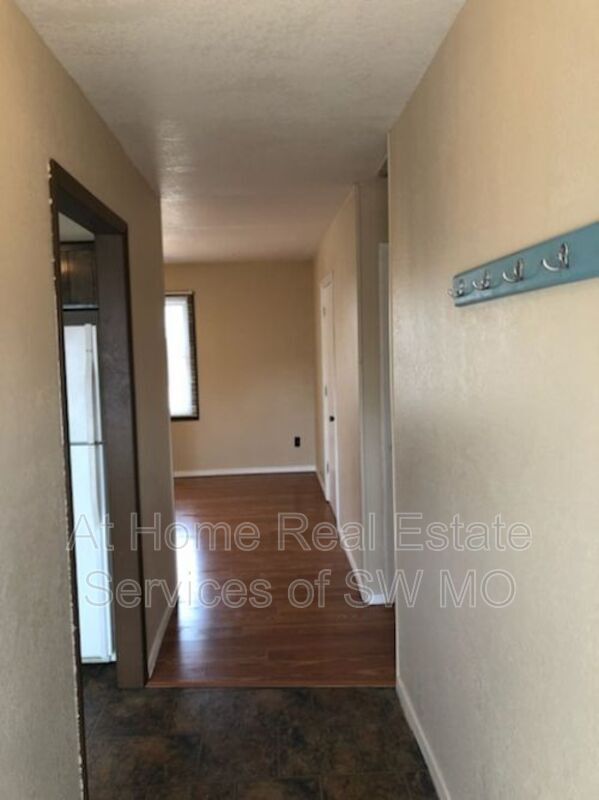 Building Photo - 3231 W Olive St