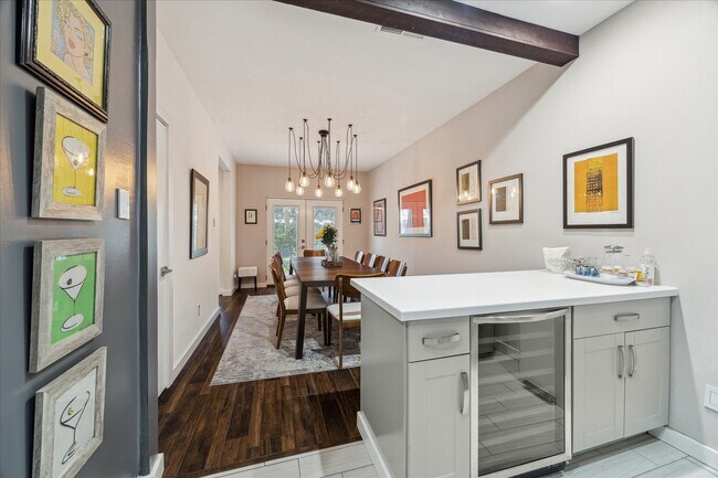 Building Photo - 2100 Tanglewilde St