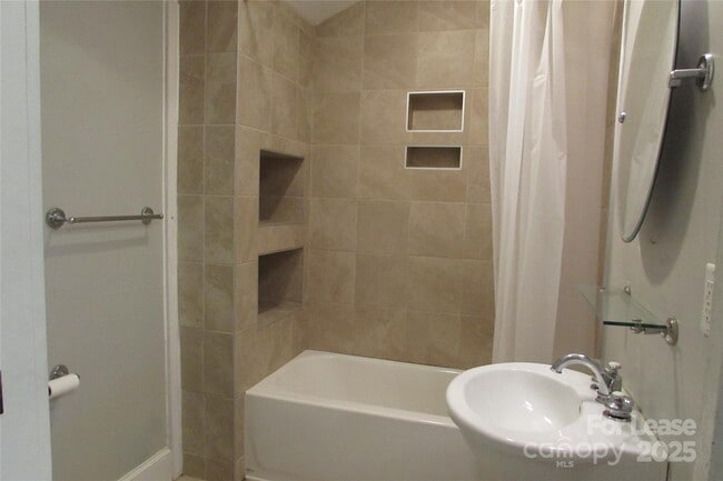 Building Photo - 730 Herrin Ave