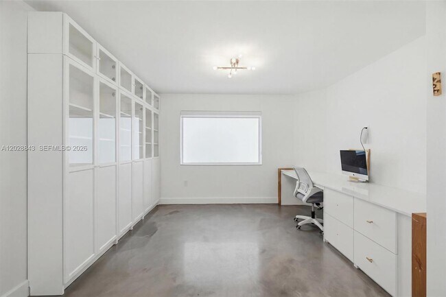 Building Photo - 2558 NE 206th St