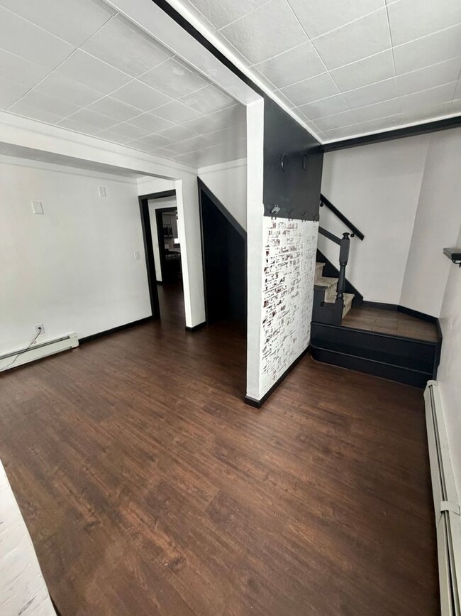 Building Photo - Gorgeous Newly Renovated 4 BR, 2 BA on .71 acres