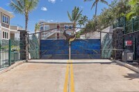 Building Photo - Luxury 3/2 Grated Community in South Kihei.