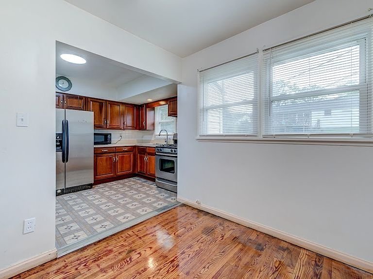 Building Photo - 4469 Mohegan Dr