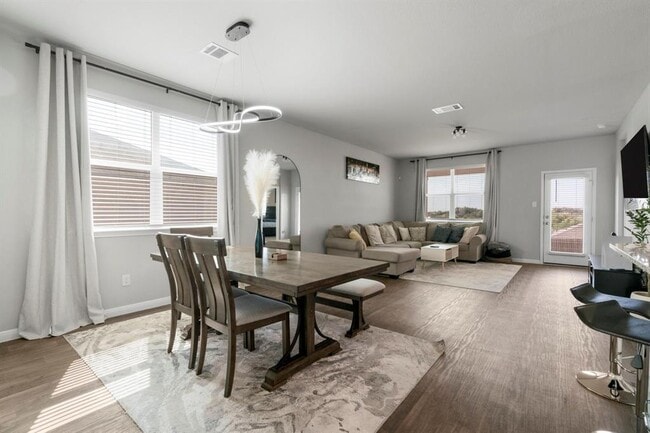 Building Photo - 212 Apache Plum Dr