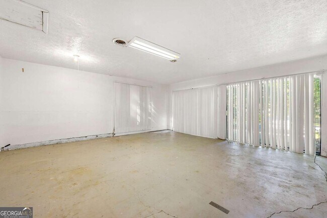 Building Photo - 1069 Martin Rd