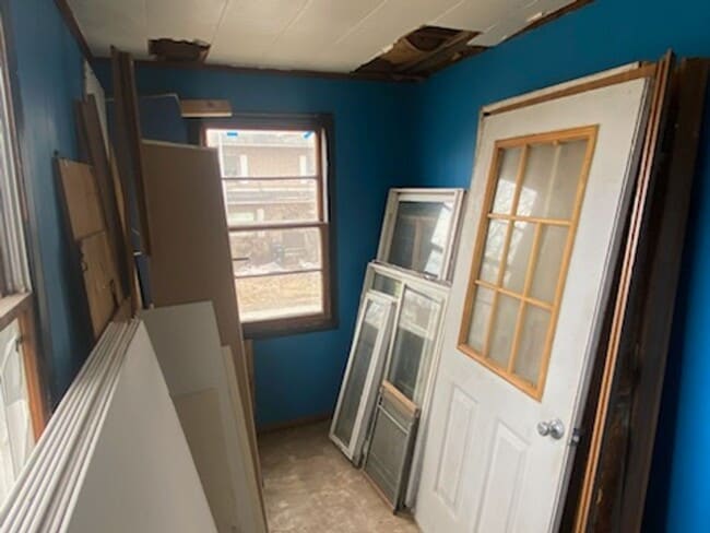 Building Photo - Now Available!! Fixer Upper! - $290 Month / $500 Down