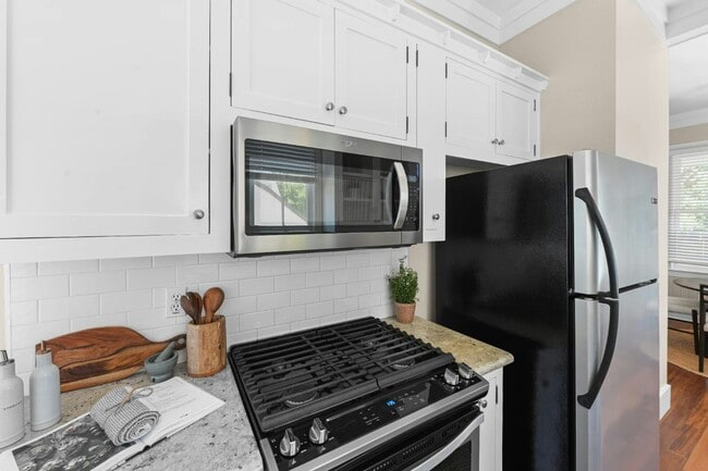 Building Photo - 449 J St