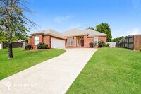 Building Photo - 604 Castle Brook Dr