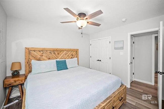 Building Photo - 979 W Lagoon Ave