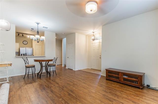 Building Photo - 2212 Canterbury Park Dr