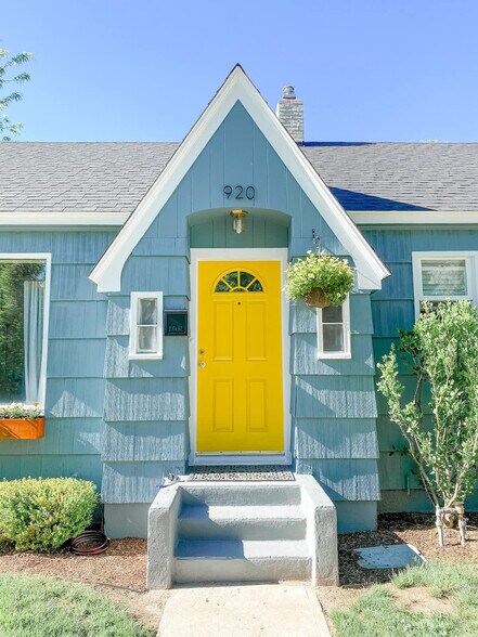 Building Photo - 920 W Lemp St