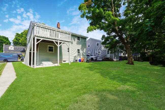 Building Photo - 32 Cedar Ave