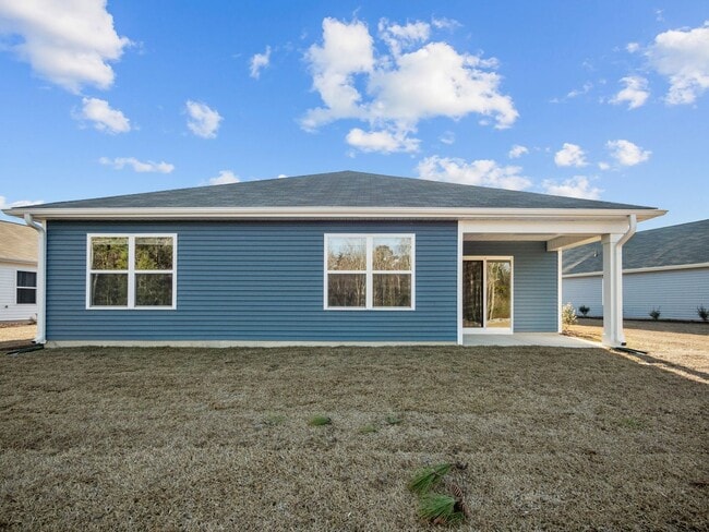 Building Photo - 4 bedroom Home in WATERSIDE!