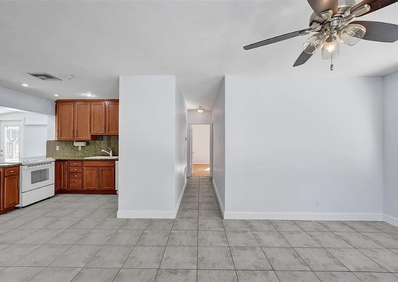 Building Photo - 1632 NE 17th Ave