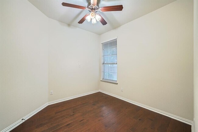Building Photo - 16001 Hampton Bliss Trce