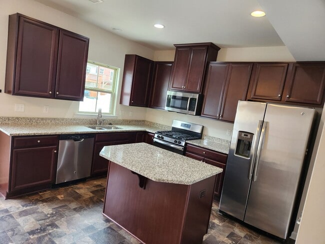 Building Photo - Modern 3 bed Townhouse-Foxcreek Subdivision -Moseley/Chesterfield