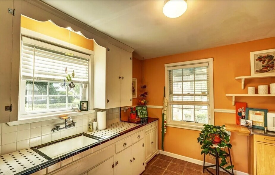 Building Photo - 3500 Rosewood Ave