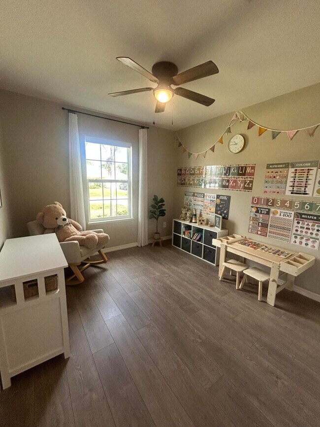 Building Photo - 5840 NW Bates Ave