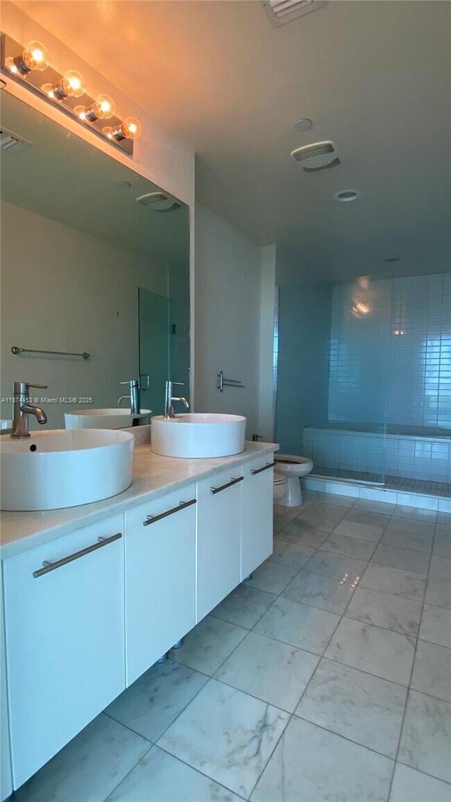 Building Photo - 888 Biscayne Blvd