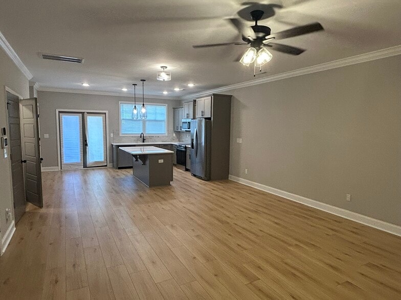 Building Photo - 163 Susan Lynn Dr