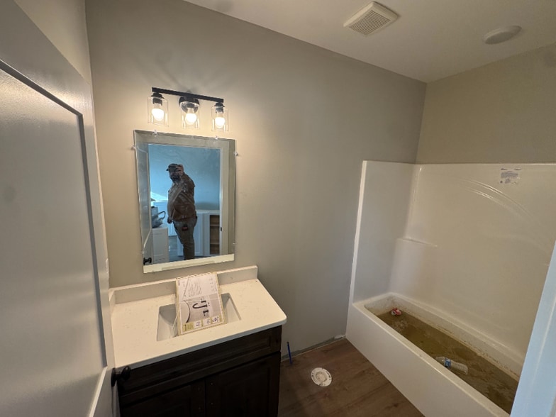 Building Photo - 263 W Spring St