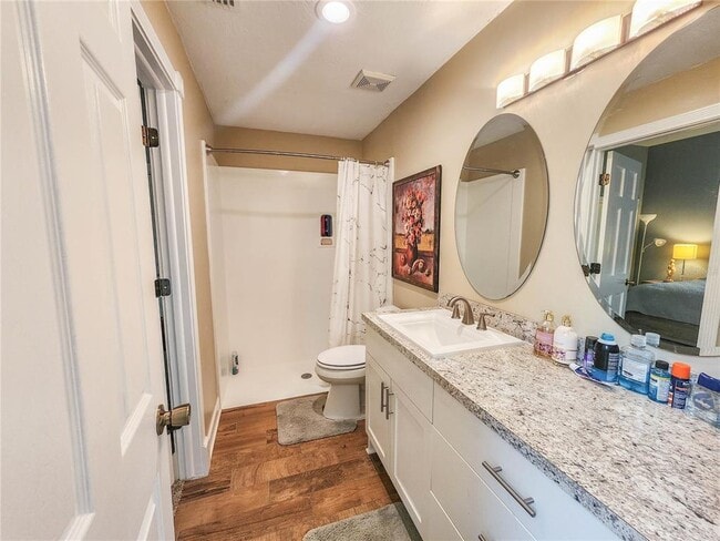 Building Photo - 1 Bay Pointe Dr