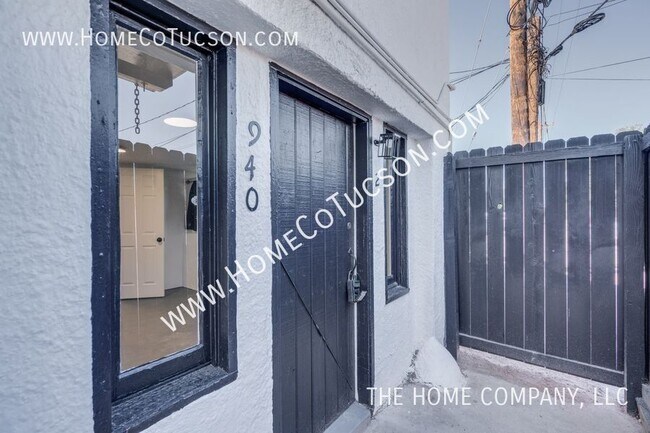 Building Photo - 940 E Florita St