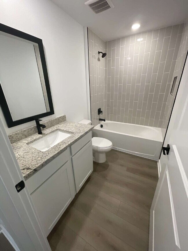 Building Photo - 1270 Ahoy Ave