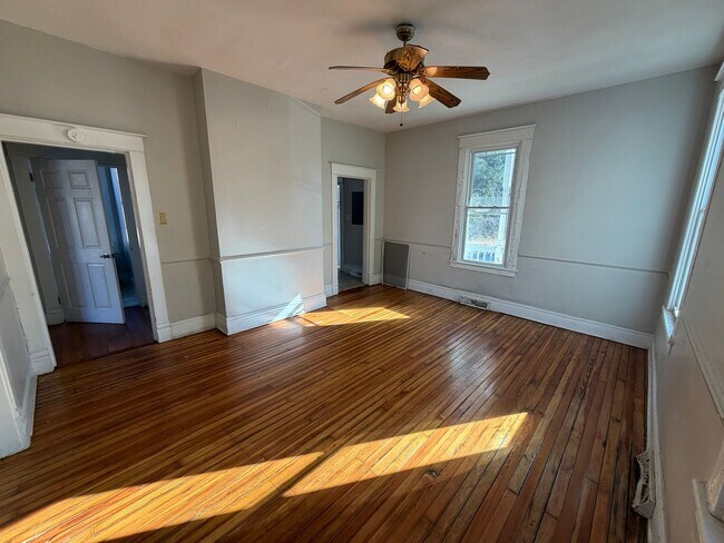Building Photo - Charming 4bdrm/1.5bth Home Located in Richmond's North Highland Park w/Balcony!!