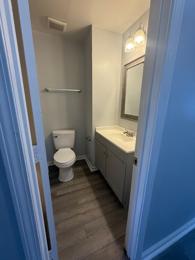 Building Photo - Stunning 3 Bedroom 2.5 Townhome Located in...
