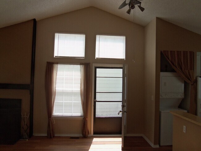 Building Photo - Great Littleton Location! 2 bedroom, 1 bat...
