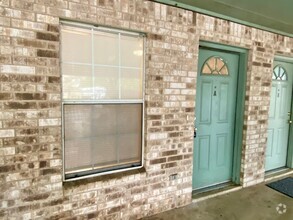 Building Photo - 2 Bedroom / 1 Bath **Cozy Unit in Pleasant...