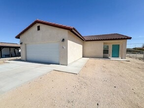 Building Photo - 29 Palms Home with Solar