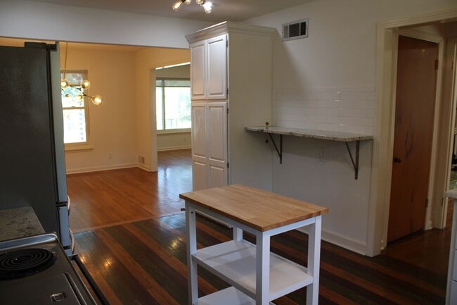 Building Photo - 140 Arvin Dr