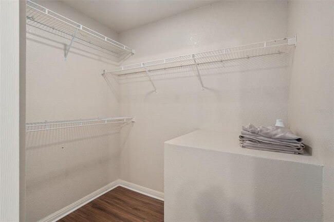 Building Photo - 911 N Orange Ave