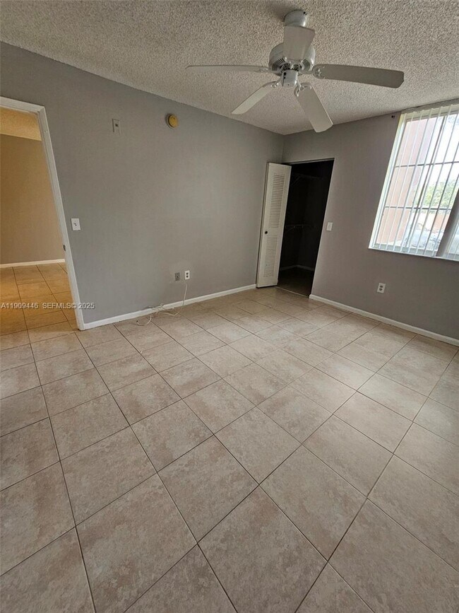 Building Photo - 7872 Sonoma Springs Cir