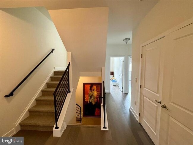 Building Photo - 906 Lakeview Ct