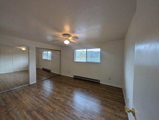 Building Photo - 84 SE Grape Ave