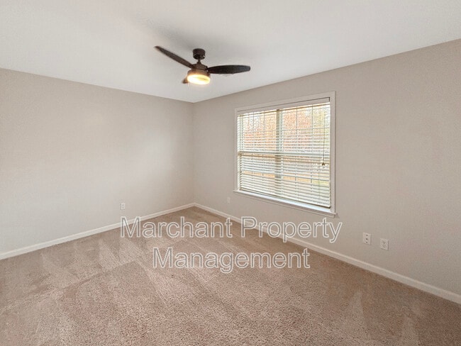 Building Photo - 708 Maple Dr