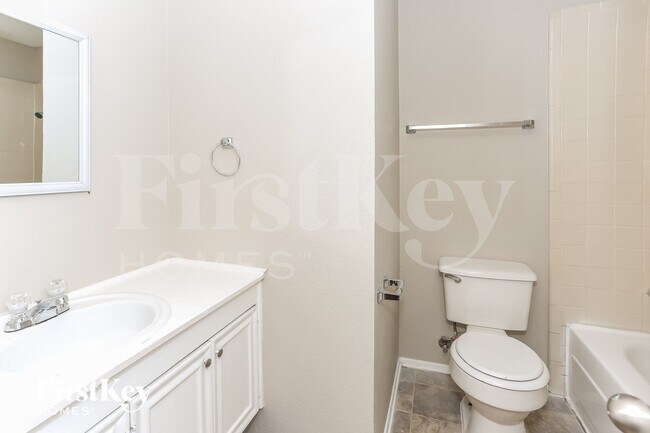 Building Photo - 302 Wildbriar Dr