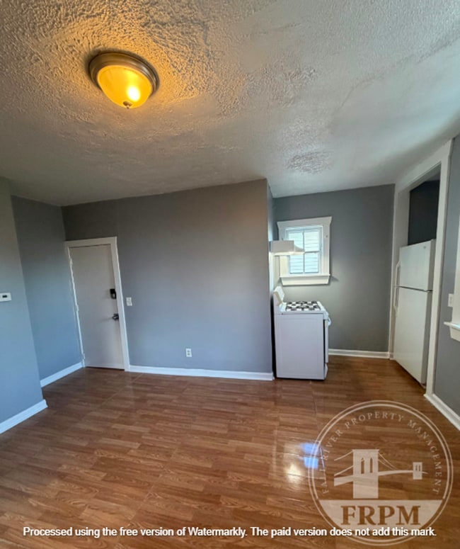 Building Photo - 1272 Pleasant St