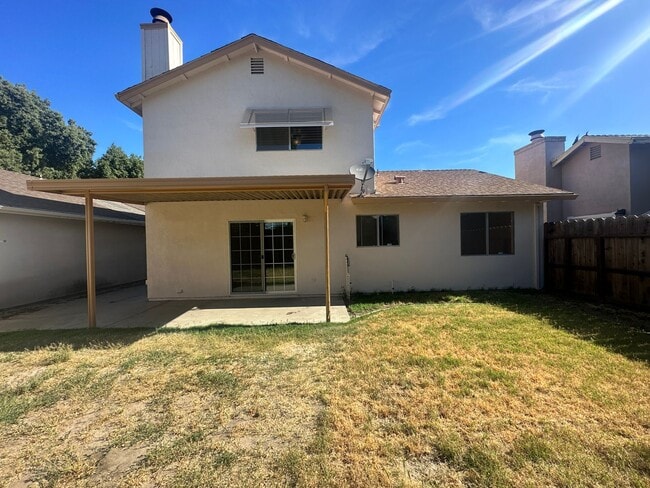 Building Photo - 560 Clover Dr