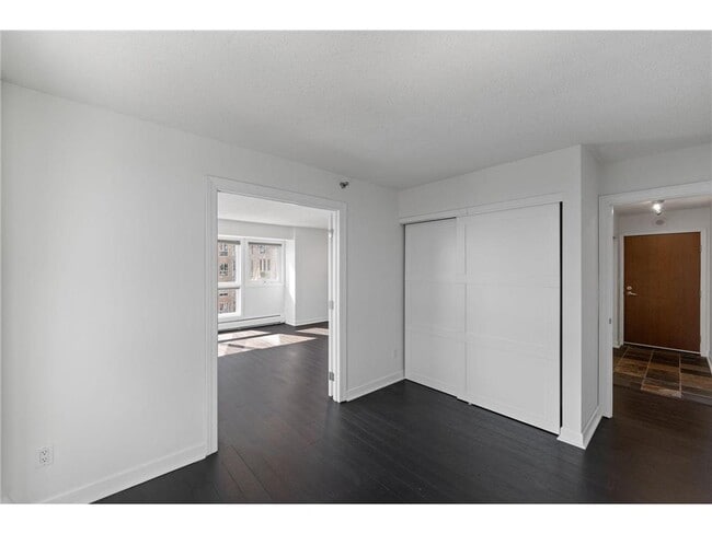 Building Photo - 433 S 7th St
