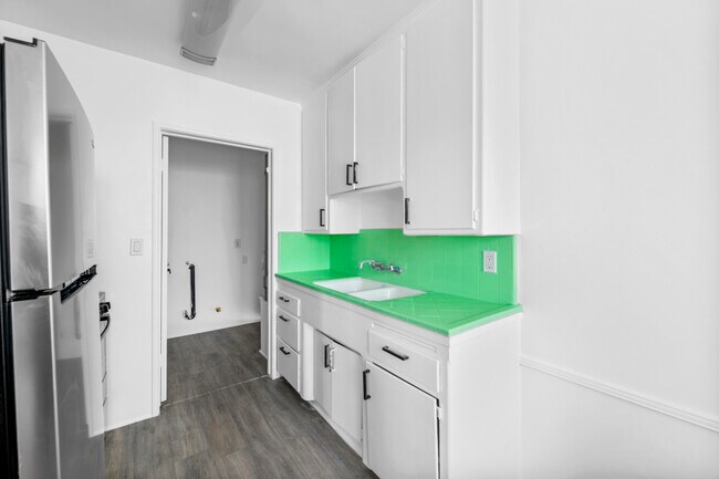 Building Photo - 7233 Normandie Ave