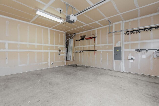 Building Photo - Stunning 3 bed, 2.5 bath home in desirable Bothell neighborhood