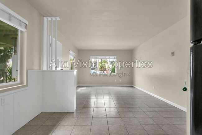 Building Photo - 425 Bonair St