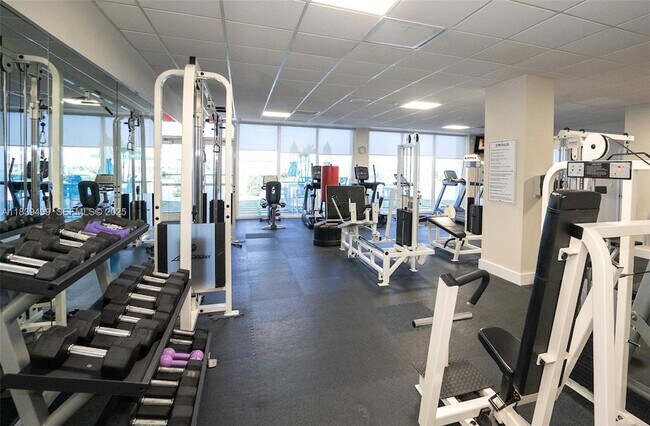 Building Photo - 3140 S Ocean Dr