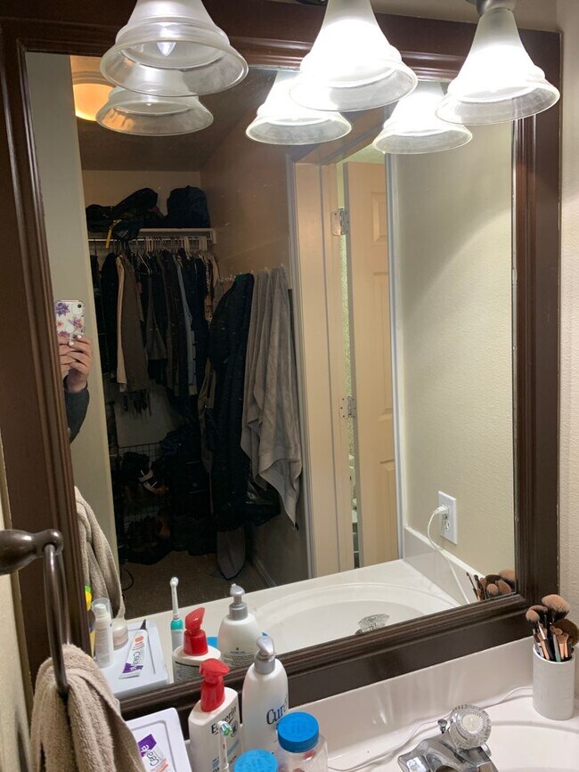 Building Photo - Beautiful 2 Bedroom Condo in North Orem