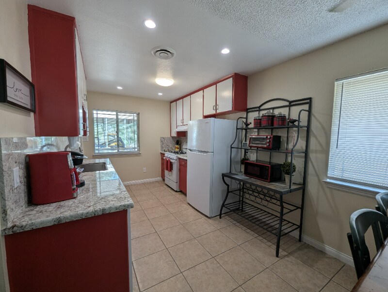 Building Photo - 31100 Ruth Hill Rd